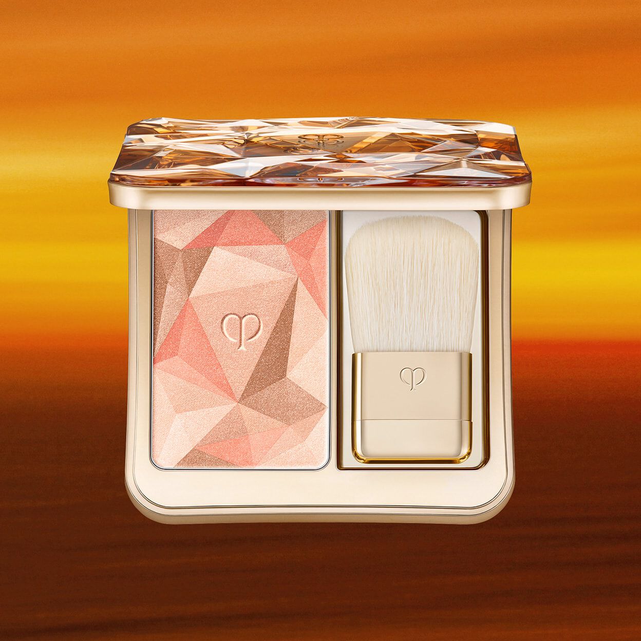 THE LUMINIZING FACE ENHANCER | Clé de Peau Beauté